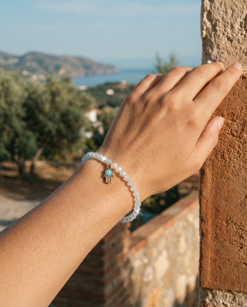 Handmade natural Aquamarine healing bracelet with soft blue gemstone beads. A spiritual jewelry piece for tranquility, courage, and Throat Chakra communication by Oneness Living. 100% vegan.