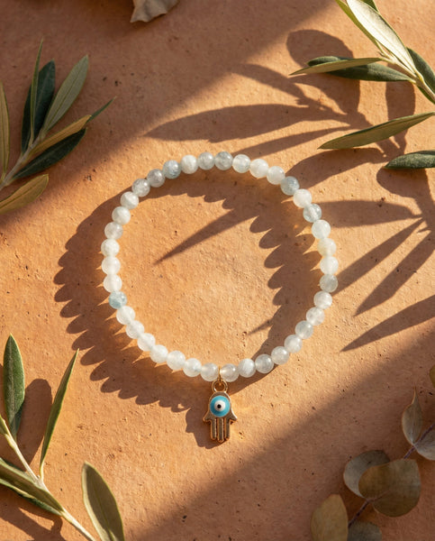 Handmade natural Aquamarine healing bracelet with soft blue gemstone beads. A spiritual jewelry piece for tranquility, courage, and Throat Chakra communication by Oneness Living. 100% vegan.
