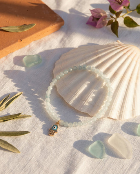Handmade natural Aquamarine healing bracelet with soft blue gemstone beads. A spiritual jewelry piece for tranquility, courage, and Throat Chakra communication by Oneness Living. 100% vegan.