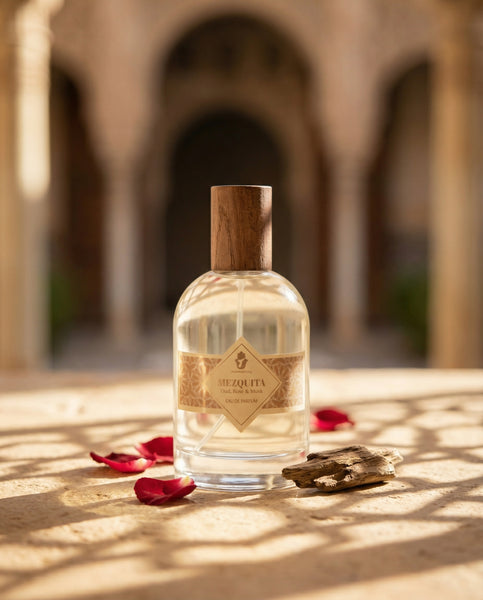 Artisanal 100ml bottle of Mezquita Eau de Parfum by Oneness Living. A sophisticated unisex oriental fragrance with notes of Rose, Oud, Musk, and Jasmine.