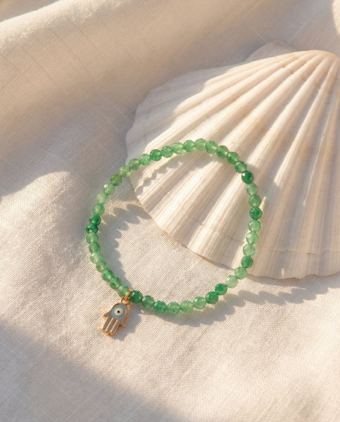 Handmade natural Green Aventurine healing bracelet with vibrant green gemstone beads. A spiritual jewelry piece for prosperity, luck, and Heart Chakra healing by Oneness Living. 100% vegan.