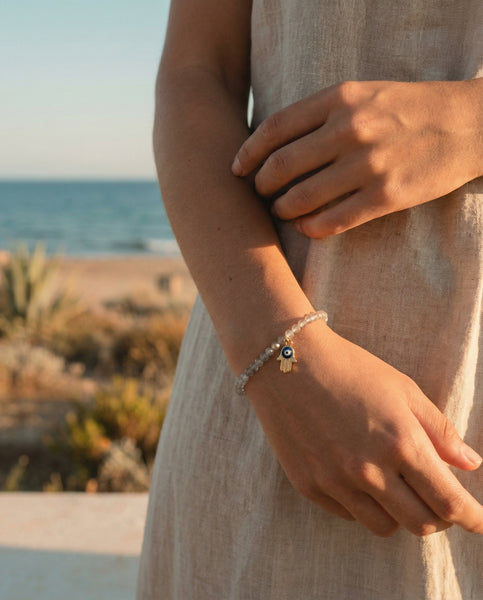 Handmade natural Labradorite healing bracelet with blue flashes for intuition and protection. Spiritual gemstone jewelry from Andalusia, Spain, by Oneness Living. 100% vegan.