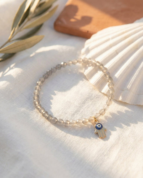 Handmade natural Labradorite healing bracelet with blue flashes for intuition and protection. Spiritual gemstone jewelry from Andalusia, Spain, by Oneness Living. 100% vegan.